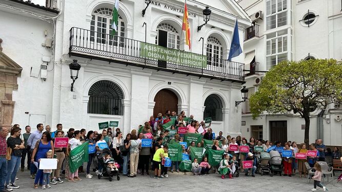 Movilización de la plataforma ciudadana por una servicio de pediatría "digno" en Ubrique.