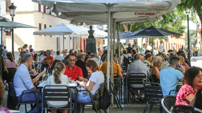 Los gaditanos podrán gastar sus descuentos en bares y tiendas con Cádiz Vale Más 2023