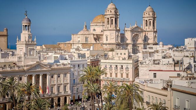 Preciosa vista de la Catedral de Cádiz.