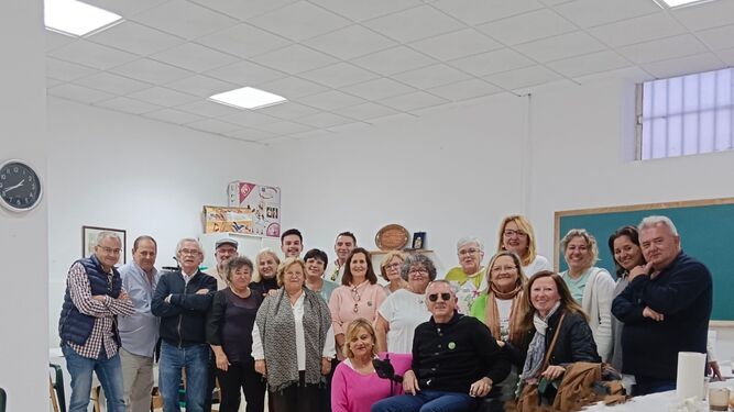 Miembros de la Asociación de Esclerosis Múltiple Joaquín Argente, en su sede de Cádiz