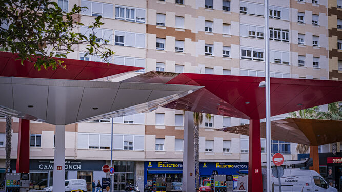 La gasolinera del barrio de Segunda Aguada en Cádiz.