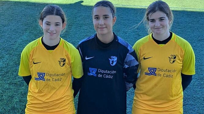Tres de las jugadoras de la selección gaditana que disputa la Copa de Andalucía de Selecciones Provinciales de Fútbol Femenino.