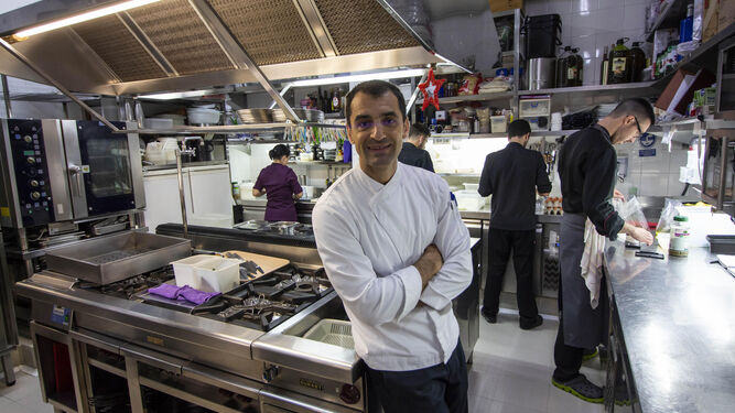 Julio Fernández en el restaurante Abantal, que conserva su estrella Michelin desde el año 2009.