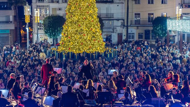 Concierto navideño de la orquesta The Playbillers la semana pasada en la plaza del Rey.