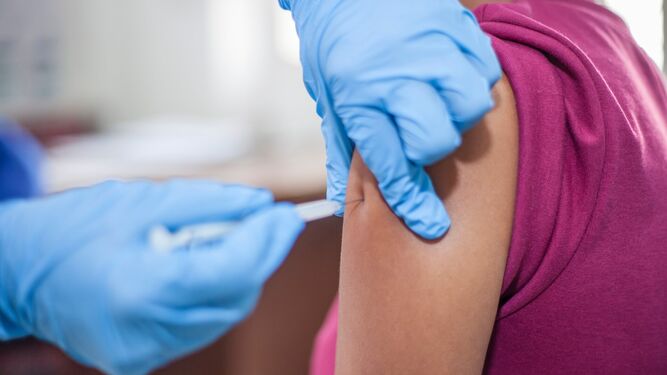 Vacunación en un centro de salud gaditano.