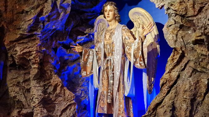 El ángel anunciador de El Resucitado de El Puerto, en el belén de la Fundación Cajasol.