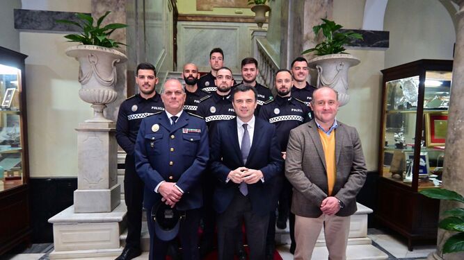 Los siete nuevos agentes de la Policía Local de Cádiz.