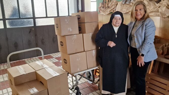 La concejala hizo llegar la donación al convento del Espíritu Santo.