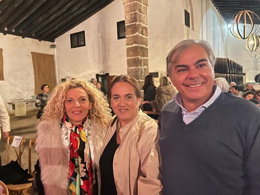 Susana Casado, Paola Copano y Ricardo Mu&ntilde;oz, disfrutando del espect&aacute;culo navide&ntilde;o.