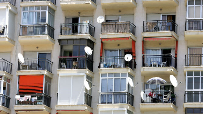 Balcones de apartamentos en una imagen de archivo.
