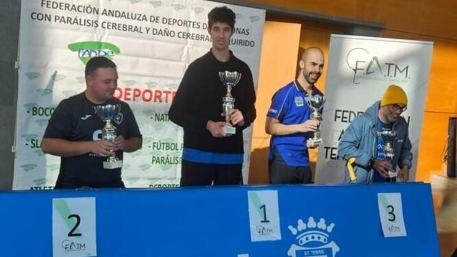 Una imagen de la entrega de trofeos del campeonato celebrado en Huelva.