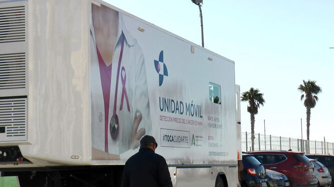Unidad móvil de detección del cáncer de mama en Puerto Real