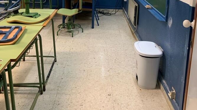 Una imagen de una de las aulas ya limpia.