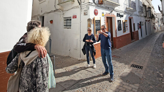 Un grupo de turistas visita Arcos.