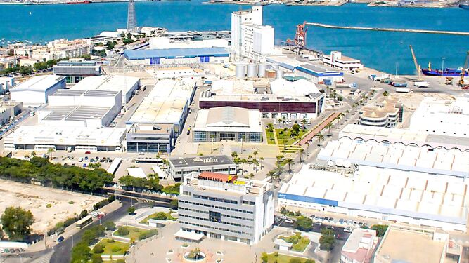 Vista aérea del recinto fiscal de la Zona Franca de Cádiz.