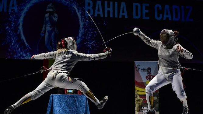 Dos esgrimistas compiten en uno de los campeonatos celebrados en Chiclana.