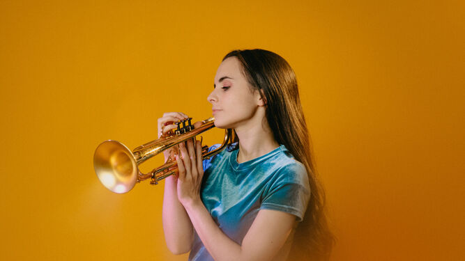 Andrea Motis, trompetista de jazz y autora de la música de 'Saben aquell'.
