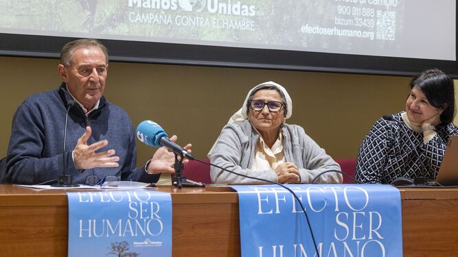 José María Bravo, María de los Ángeles García y Rosalina Segovia presentan la campaña de Manos Unidas.