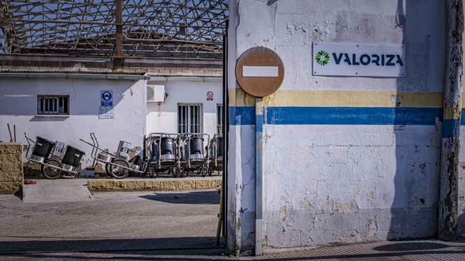 Acceso a las instalaciones de Valoriza, en la Zona Franca.