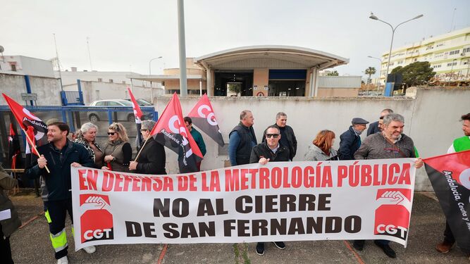 Protesta contra el cierre del laboratorio de metrología en San Fernando.