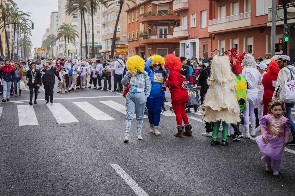La Cabalgata Magna del Carnaval de C&aacute;diz 2024, en im&aacute;genes