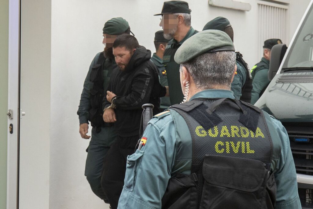 Los detenidos por la muerte de dos guardias civiles en Barbate llegan al juzgado
