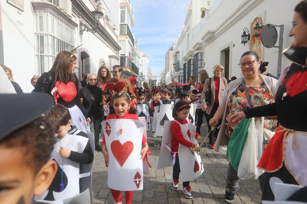 Los pasacalles escolares del Carnaval de San Fernando, en im&aacute;genes