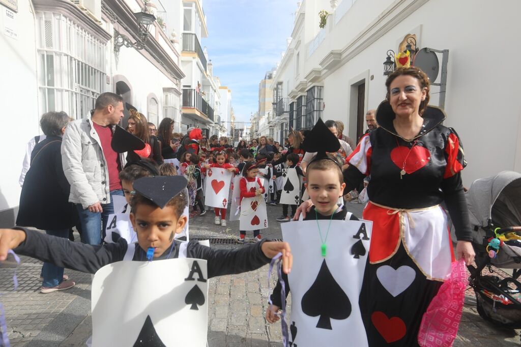 Los pasacalles escolares del Carnaval de San Fernando, en im&aacute;genes