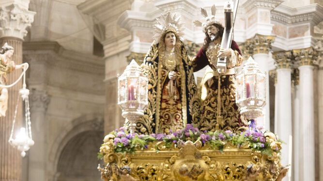 Las imágenes del  vía crucis de las hermandades de Cádiz