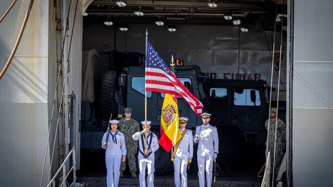 Las banderas de EEUU y España durante la reciente celebración de los 70 años de la Base de Rota.