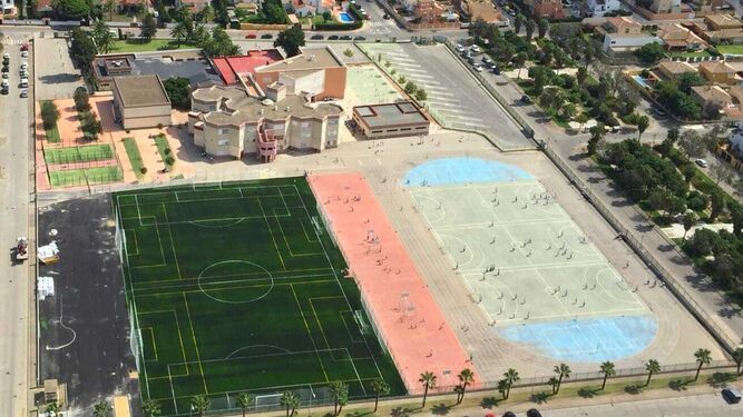 Una vista aérea del colegio Guadalete, en El Puerto.