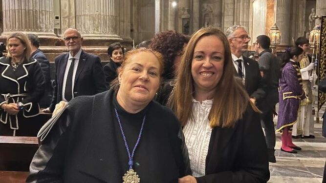 María Ángeles Alcedo con Carmen María Martínez.
