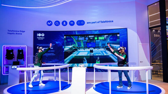Un momento de la experiencia de juego con realidad virtual y tecnología háptica desarrollada por Telefónica.