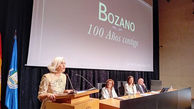 La escritora Carmen Guaita, durante su intervención en el acto del centenario de la librería Bozano.