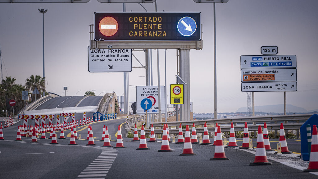 Primera ma&ntilde;ana con el Puente Carranza cortado por obras