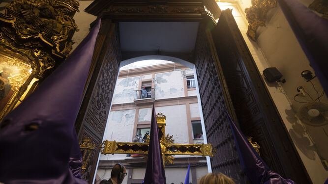 Las imágenes de la cofradía del Nazareno  este Jueves Santo en la Semana Santa de Cádiz de 2024