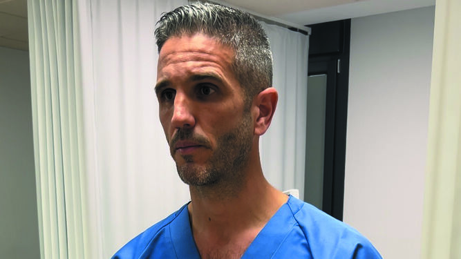 Javier Vaca, fisioterapeuta de la Unidad de Convalecencia del Hospital Virgen de las Montañas.