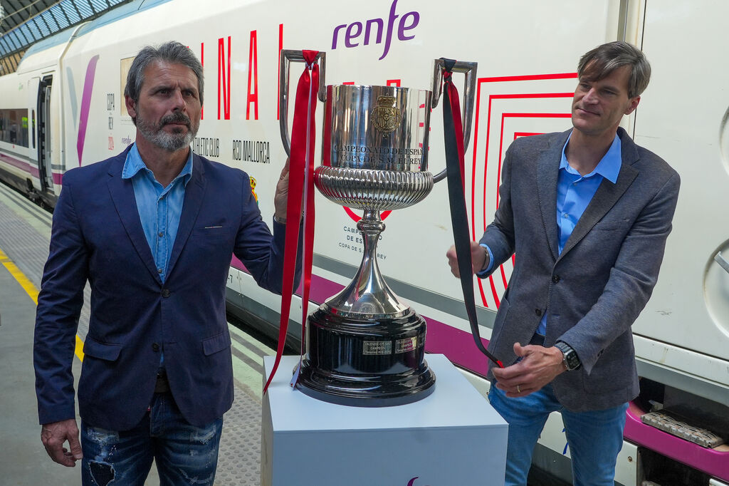 Las fotos de la llegada de la Copa a Sevilla