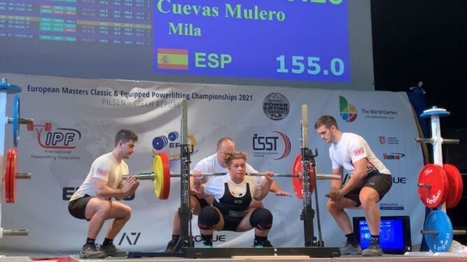 La portuense Mila Cuevas, en el Campeonato de Powerlifting en la República Checa.
