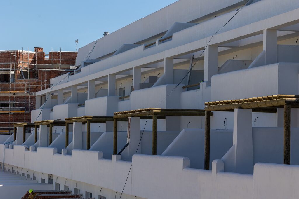 Los apartamentos de esta zona tendr&aacute;n una amplia terraza con vistas a las zonas comunes y a la playa Punta Candor.