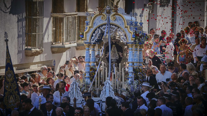 La carreta con el Simpecado de la hermandad del Rocío en la Magna Mariana de San Fernando.