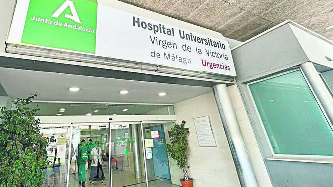 Entrada del Hospital Universitario Virgen de la Victoria.