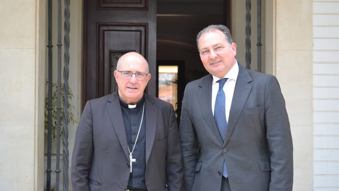 El obispo de Huelva, Santiago Gómez Sierra, y el presidente de la Diputación Provincial, David Toscano.