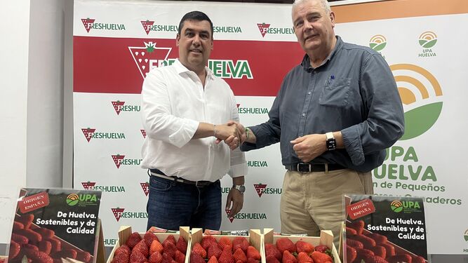 El presidente de Freshuelva, Francisco José Gómez, y el secretario general de UPA-Huelva, Manuel Piedra.