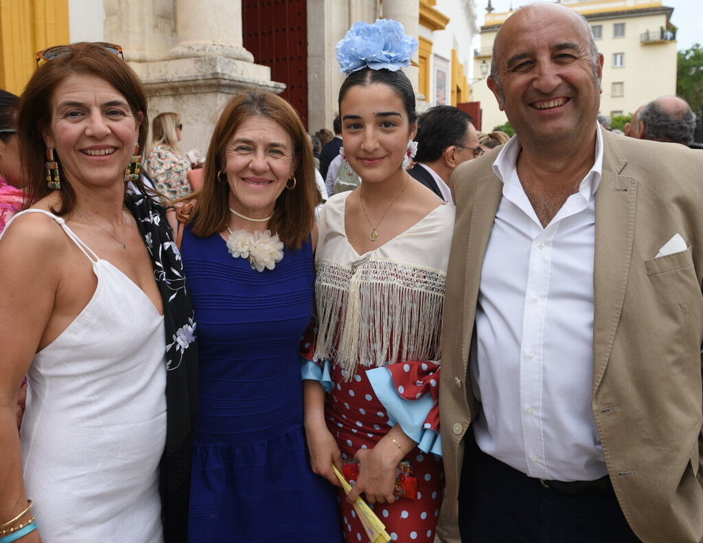 Isabel y Carmen Escudero con Lola y Bernal Tello