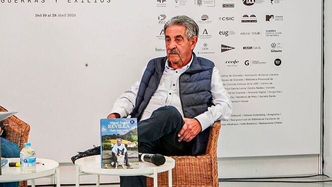 Miguel Ángel Revilla, en la Feria del Libro de Granada.