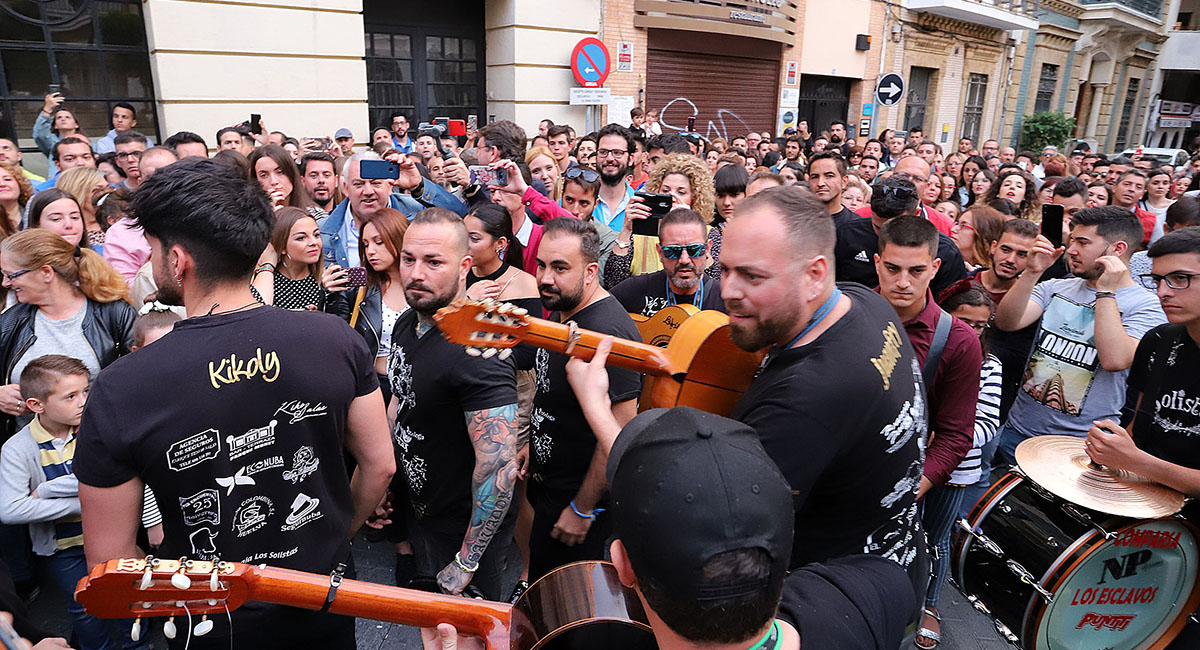 Carnavaleros despiden a Juan Carlos Aragón en Huelva